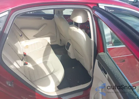 2016 Volkswagen Passat 1.8T Sel Premium z USA, uszkodzony, nr VIN 1VWCT7A3XGC048469